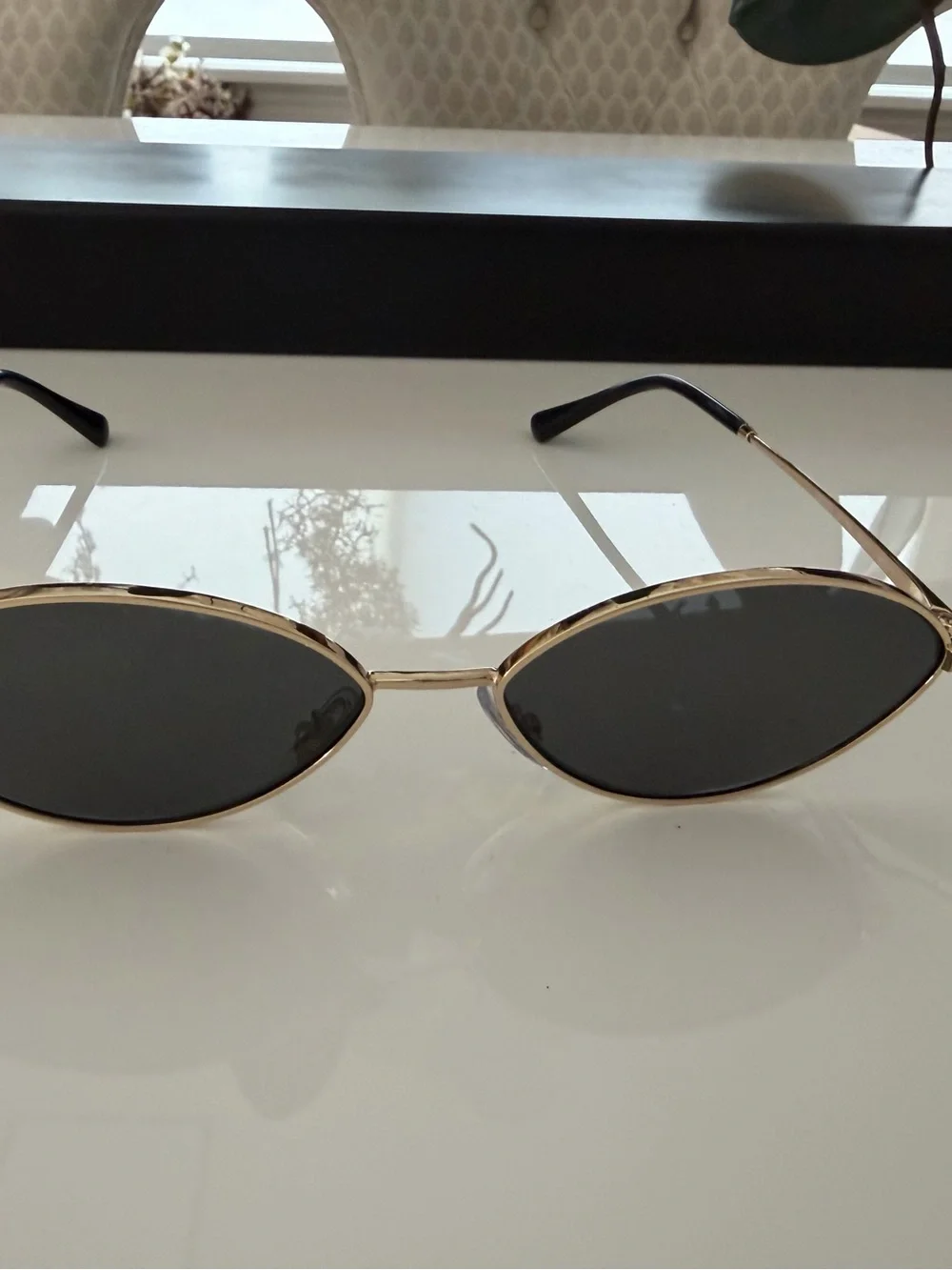 Ray-Ban Women's Gold Frame Black Lens Slim Oval Sunglasses